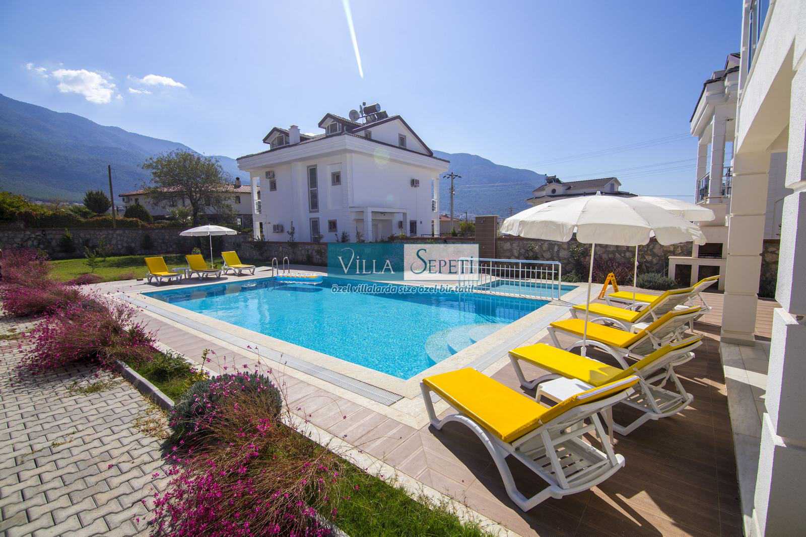 İyi bir ruh halinde bir tatil evinin içi İyi bir ruh halinde bir tatil evinin içi