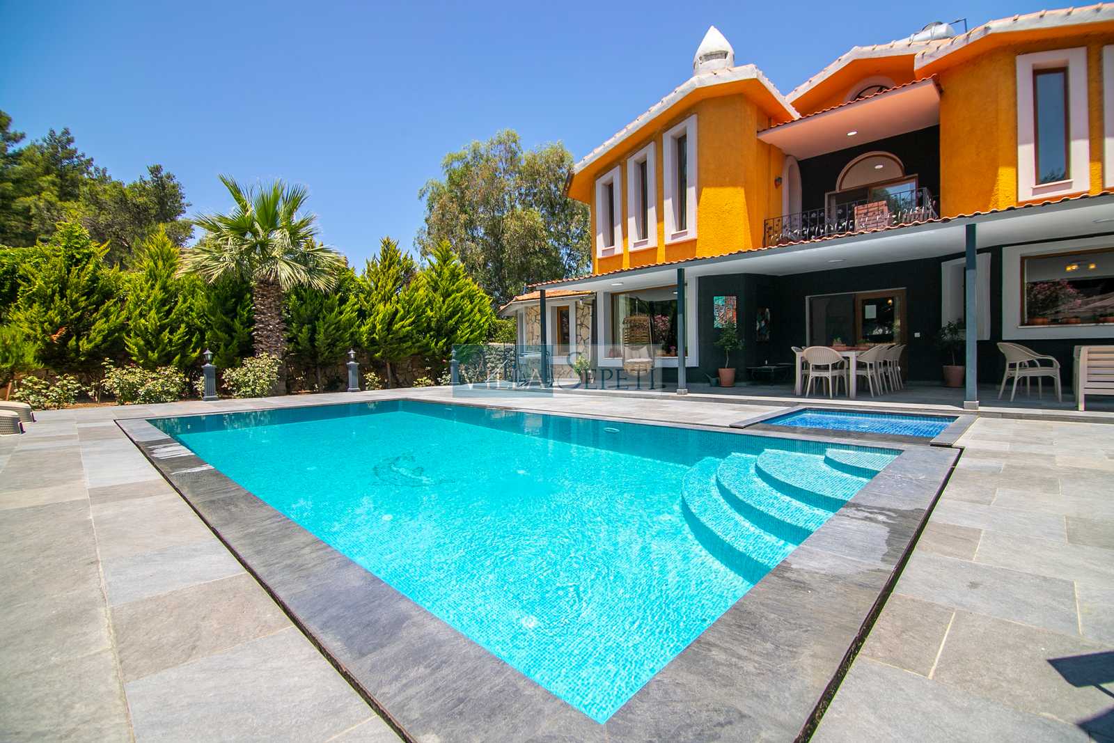 İyi bir ruh halinde bir tatil evinin içi İyi bir ruh halinde bir tatil evinin içi