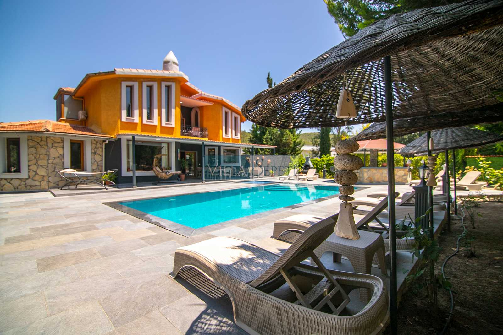 İyi bir ruh halinde bir tatil evinin içi İyi bir ruh halinde bir tatil evinin içi