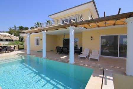 Villa Tavus resim 1